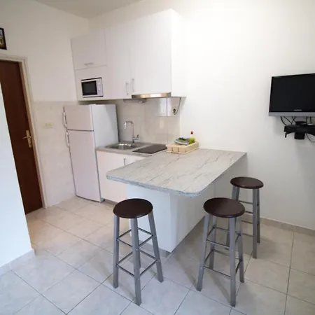 דירה Murter Inn מורטר