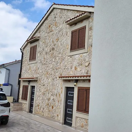 דירה Murter Inn מורטר